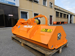 trincia erba e sarmenti a mazze serie media da 140cm di taglio per trattore da frutteto mod lincione 140 sp