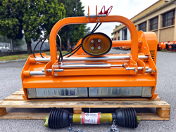 trincia erba e sarmenti a mazze serie media da 120cm di taglio per trattore da frutteto mod lincione 120 sph