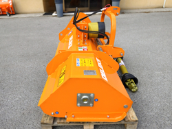 trincia erba e sarmenti a mazze serie media da 160cm di taglio per trattore da frutteto mod lincione 160 sph