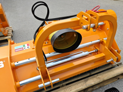 trincia erba e sarmenti a mazze serie media da 160cm di taglio per trattore da frutteto mod lincione 160 sph