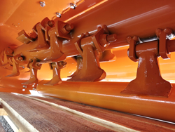 trincia erba e sarmenti a mazze reversibile da 140cm di taglio per trattore da frutteto mod lincione 140 sp rev