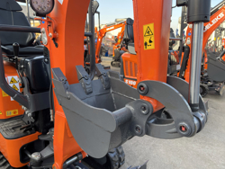 miniescavatore compatto motore kubota s100