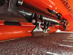 trinciatrice a mazze con spostamento idraulico per trattrice mod cervo 180