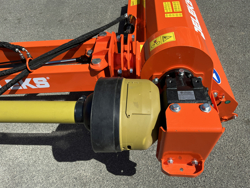 trincia laterale giraffa130 per trattori in frutteto e argini deleks