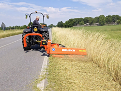 trincia laterale giraffa130 per trattori in frutteto e argini deleks