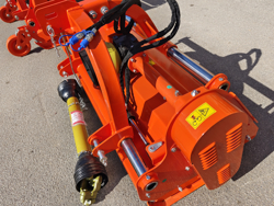 trinciatrice a mazze con spostamento idraulico per trattrice mod cervo 220