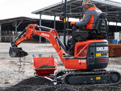 miniescavatore compatto motore kubota s100