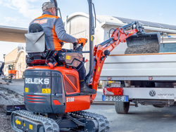 miniescavatore compatto motore kubota s100