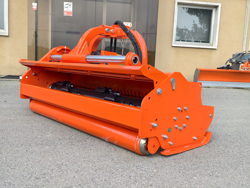 trinciatrice a mazze con spostamento idraulico per trattrice mod cervo 180
