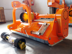 trinciatrice spostabile per trattore 165cm di taglio con mazze per erba e sarmenti mod lince sp165h